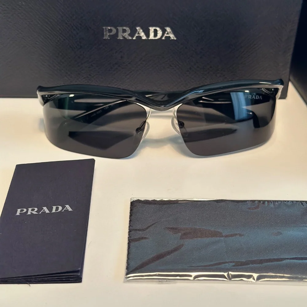 Prada sunglasses - Picture 2 of 10